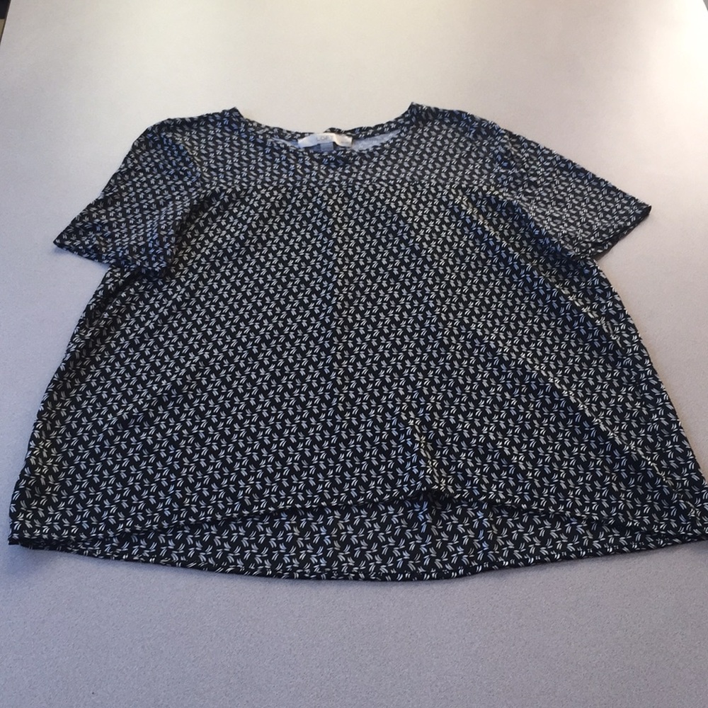 Ann Taylor LOFT geometric high low t shirt - Picture 6 of 8